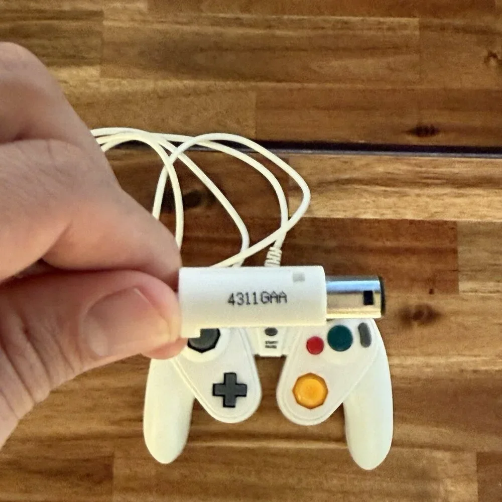 Game Stop G3 Pelican Wired Turbo Controller for Nintendo Game Cube & Wii – White